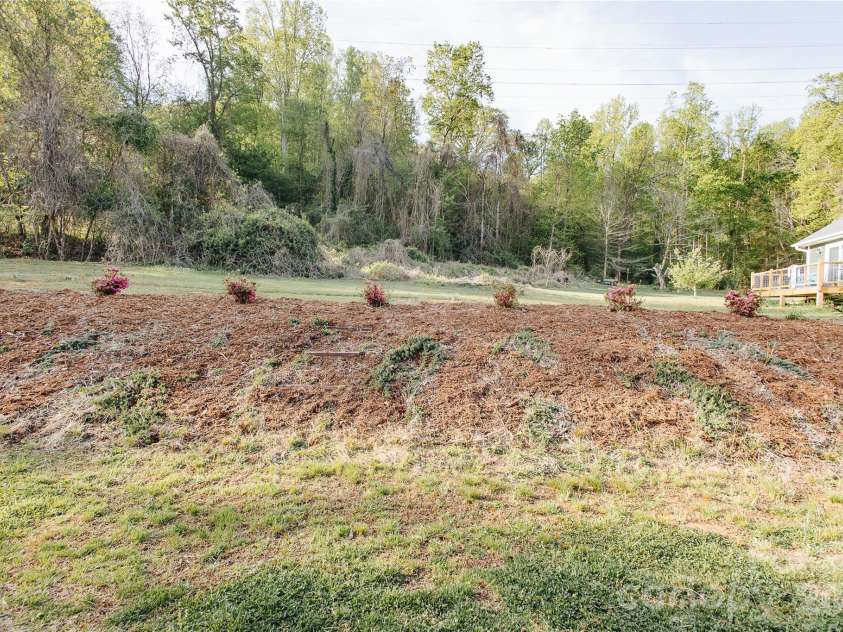 62 Glenview Street, Marion, NC 28752.  MLS# CAR4366559, YatesRealty ID 14299. 