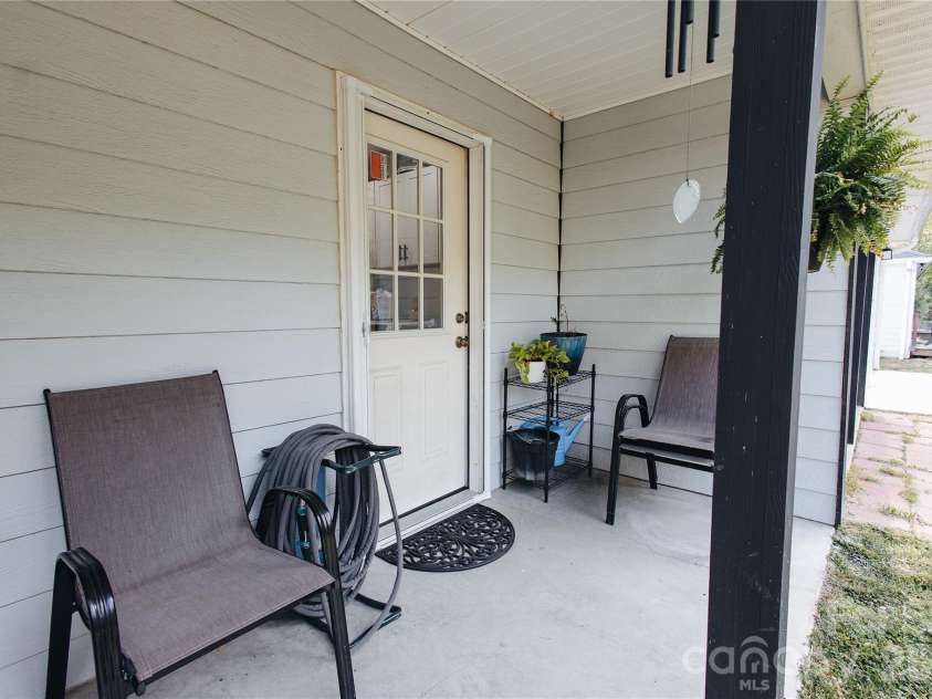62 Glenview Street, Marion, NC 28752.  MLS# CAR4366559, YatesRealty ID 14299. 