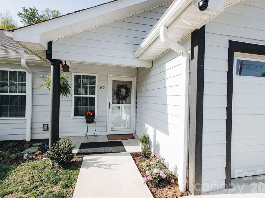 62 Glenview Street, Marion, NC 28752.  MLS# CAR4366559, YatesRealty ID 14299. 