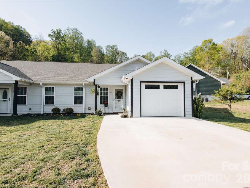 62 Glenview Street, Marion, NC 28752.  MLS# CAR4366559, YatesRealty ID 14299. 