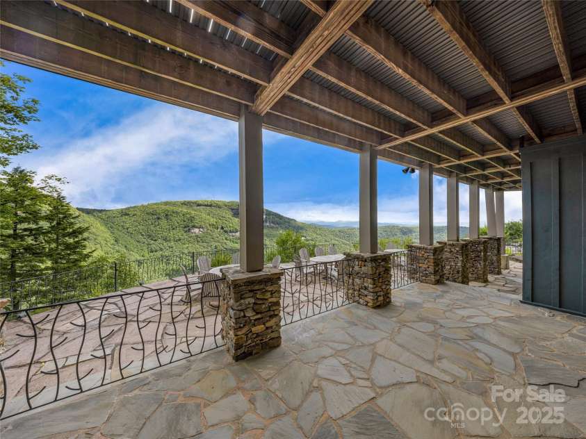 770 Meadow Ridge Drive, Lake Toxaway, NC 28747.  MLS# CAR4287231, YatesRealty ID 143. 