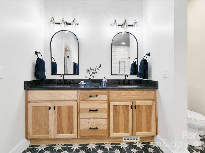 71 Hidden Pond Lane, Brevard, NC 28712.  MLS# CAR4367829, YatesRealty ID 14300. Double sinks