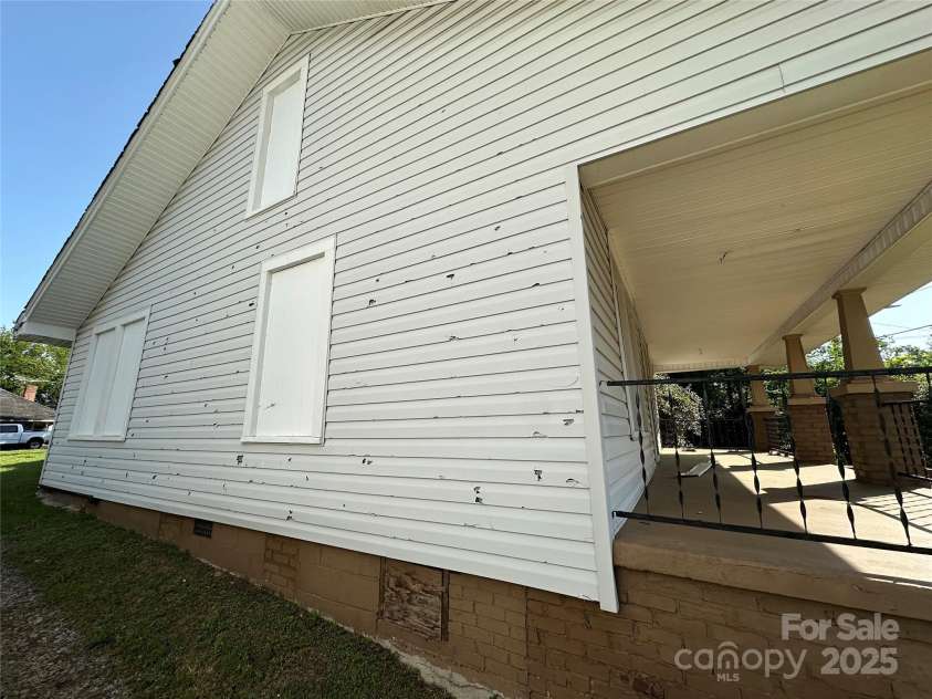 462 Dave Lyle Boulevard, Rock Hill, SC 29730.  MLS# CAR4259665, YatesRealty ID 14301. 