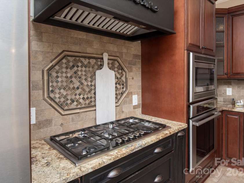 8904 Woodhall Lake Drive, Waxhaw, NC 28173.  MLS# CAR4253927, YatesRealty ID 14301. Kitchen