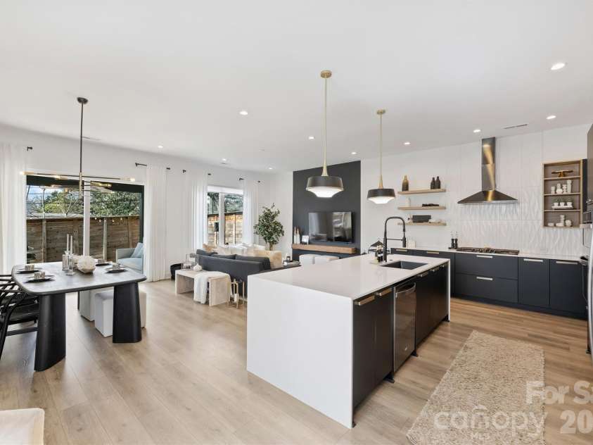110 Mattoon Street, Charlotte, NC 28216.  MLS# CAR4356590, YatesRealty ID 14302. 