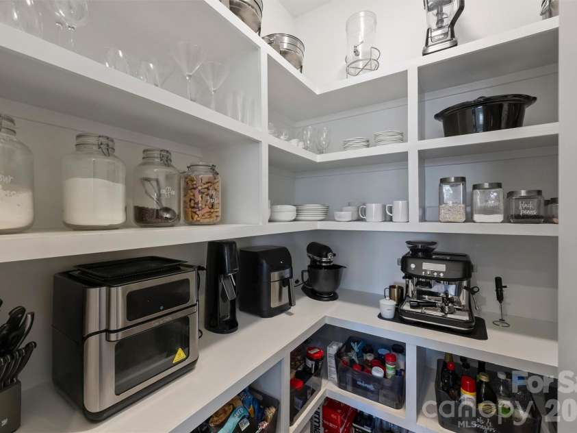 110 Mattoon Street, Charlotte, NC 28216.  MLS# CAR4356590, YatesRealty ID 14302. 