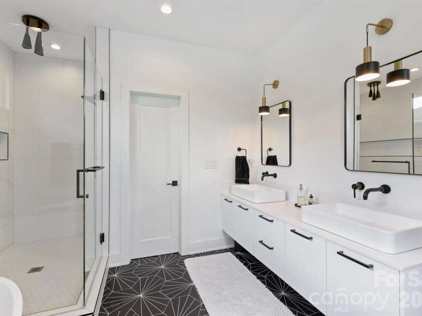 110 Mattoon Street, Charlotte, NC 28216.  MLS# CAR4356590, YatesRealty ID 14302. 