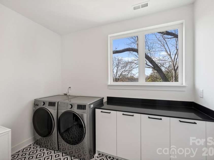 110 Mattoon Street, Charlotte, NC 28216.  MLS# CAR4356590, YatesRealty ID 14302. 