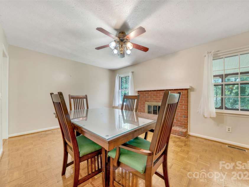 208 Kelly Lane, Hendersonville, NC 28791.  MLS# CAR4274442, YatesRealty ID 14302. 