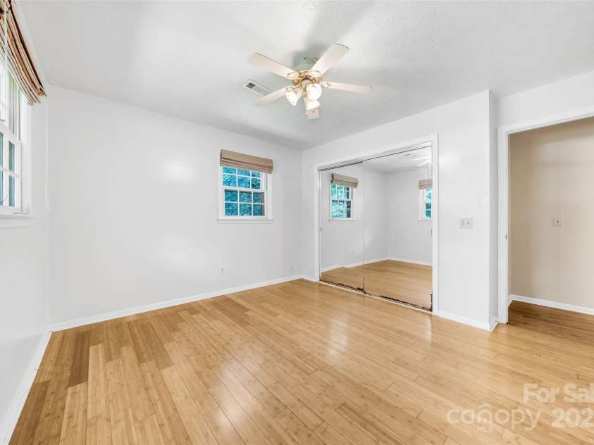 208 Kelly Lane, Hendersonville, NC 28791.  MLS# CAR4274442, YatesRealty ID 14302. 