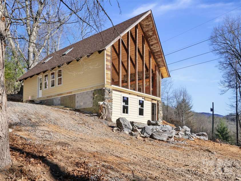 187 Wild Rose Lane, Burnsville, NC 28714.  MLS# CAR4232184, YatesRealty ID 14303. 