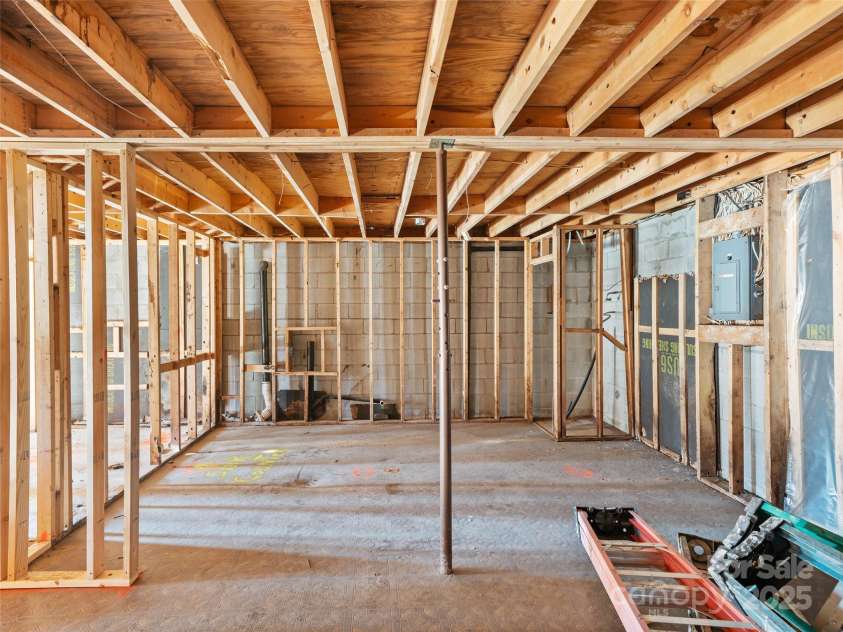 187 Wild Rose Lane, Burnsville, NC 28714.  MLS# CAR4232184, YatesRealty ID 14303. 