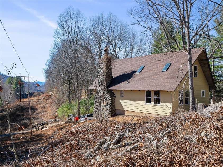 187 Wild Rose Lane, Burnsville, NC 28714.  MLS# CAR4232184, YatesRealty ID 14303. 