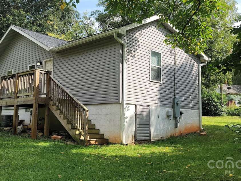 608 E Street, Newton, NC 28658.  MLS# CAR4261118, YatesRealty ID 14304. 