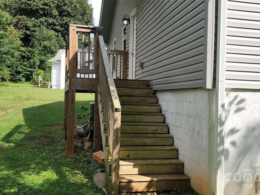 608 E Street, Newton, NC 28658.  MLS# CAR4261118, YatesRealty ID 14304. 