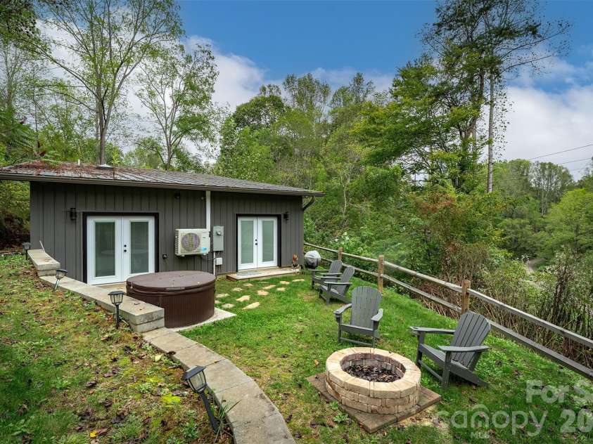 25 Nelon Road, Asheville, NC 28804.  MLS# CAR4254844, YatesRealty ID 14305. 
