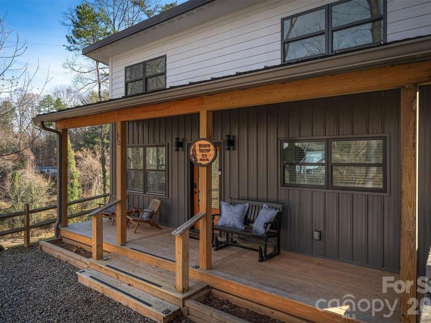 25 Nelon Road, Asheville, NC 28804.  MLS# CAR4254844, YatesRealty ID 14305. 