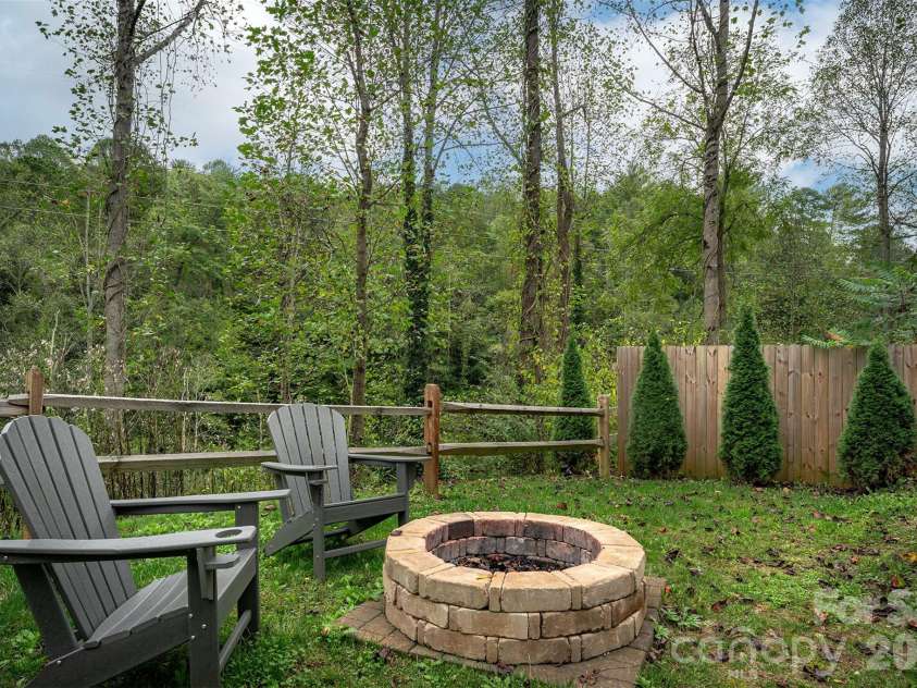 25 Nelon Road, Asheville, NC 28804.  MLS# CAR4254844, YatesRealty ID 14305. 
