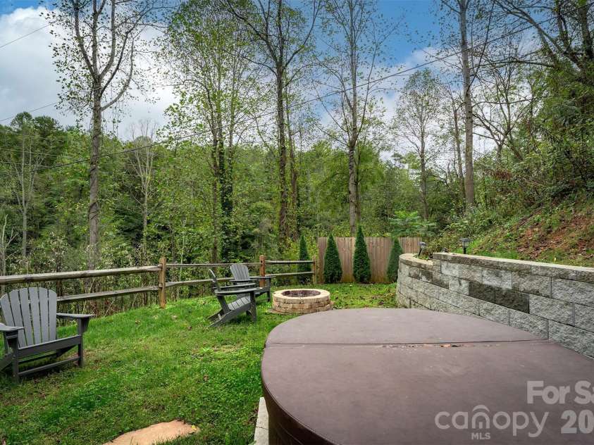 25 Nelon Road, Asheville, NC 28804.  MLS# CAR4254844, YatesRealty ID 14305. 