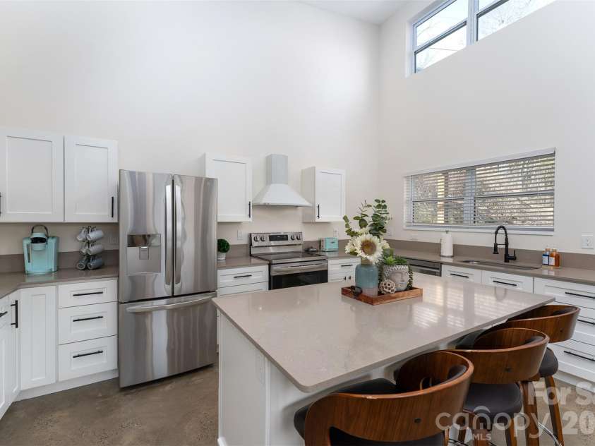 25 Nelon Road, Asheville, NC 28804.  MLS# CAR4254844, YatesRealty ID 14305. 