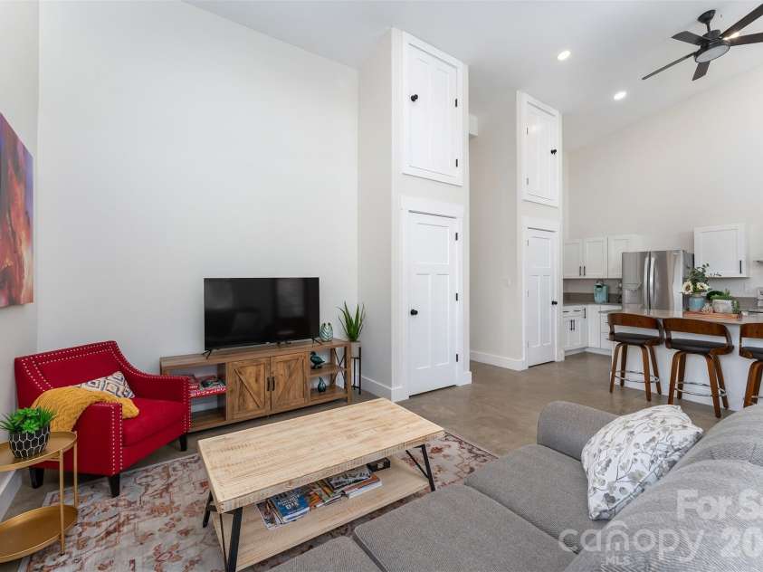 25 Nelon Road, Asheville, NC 28804.  MLS# CAR4254844, YatesRealty ID 14305. 