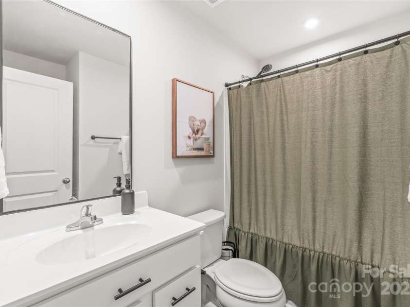 5023 Daybell Street, Charlotte, NC 28214.  MLS# CAR4261011, YatesRealty ID 14305. 2nd full bathroom.