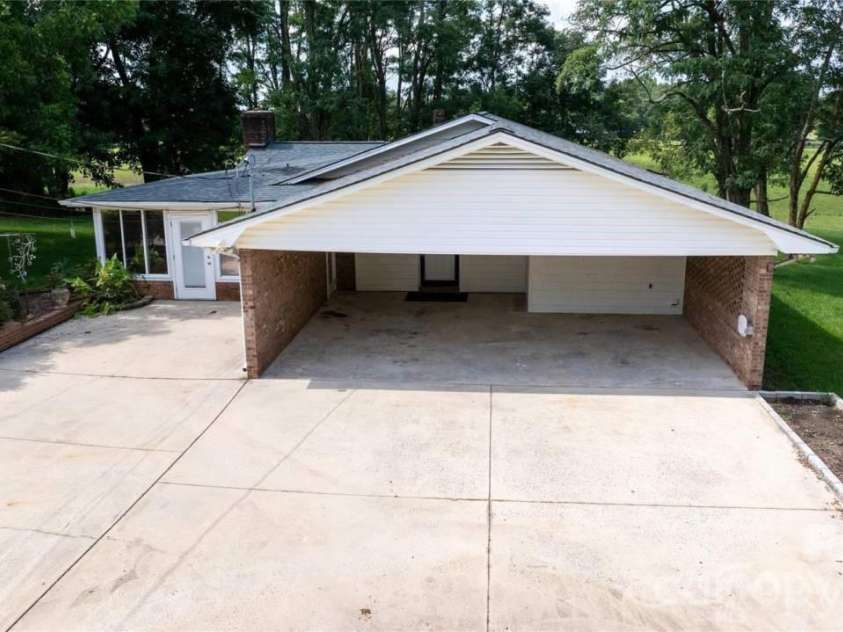20402 Norton Road, Albemarle, NC 28001.  MLS# CAR4395115, YatesRealty ID 14307. 