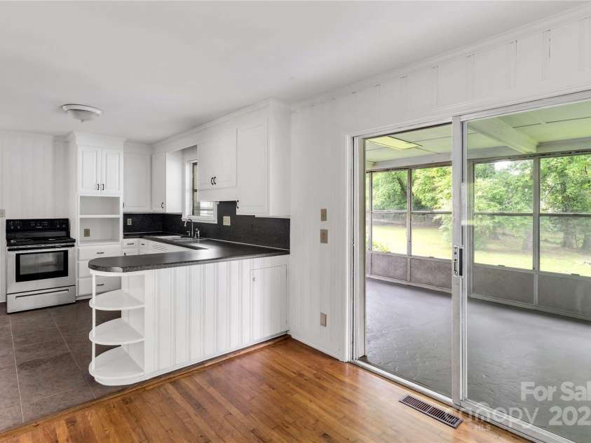 405 Woodland Drive, Lancaster, SC 29720.  MLS# CAR4259493, YatesRealty ID 14308. 