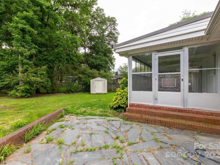 405 Woodland Drive, Lancaster, SC 29720.  MLS# CAR4259493, YatesRealty ID 14308. 