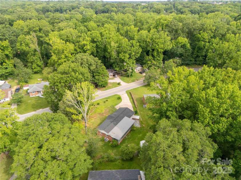 405 Woodland Drive, Lancaster, SC 29720.  MLS# CAR4259493, YatesRealty ID 14308. 