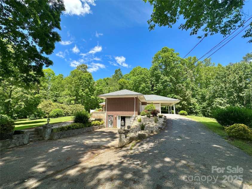 2866 Old Morganton Road, Lenoir, NC 28645.  MLS# CAR4261191, YatesRealty ID 14309. 