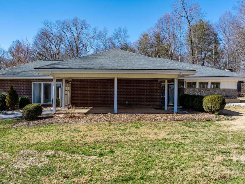 2866 Old Morganton Road, Lenoir, NC 28645.  MLS# CAR4261191, YatesRealty ID 14309. 