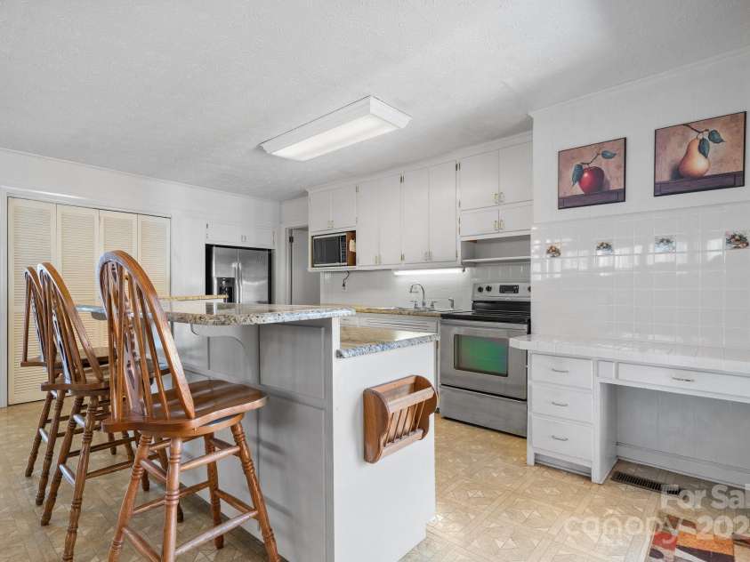 2866 Old Morganton Road, Lenoir, NC 28645.  MLS# CAR4261191, YatesRealty ID 14309. 