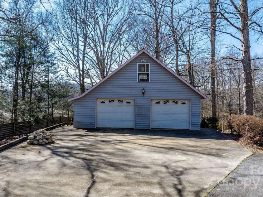 2866 Old Morganton Road, Lenoir, NC 28645.  MLS# CAR4261191, YatesRealty ID 14309. 