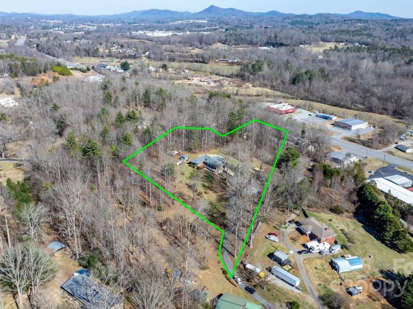 2866 Old Morganton Road, Lenoir, NC 28645.  MLS# CAR4261191, YatesRealty ID 14309. 