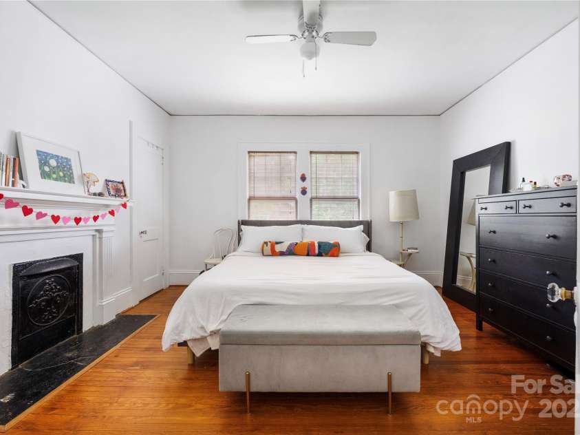 2039 Lanier Avenue, Charlotte, NC 28205.  MLS# CAR4261208, YatesRealty ID 14310. Unit 1 Bedroom