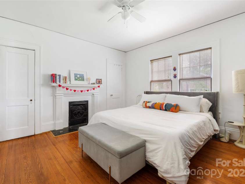 2039 Lanier Avenue, Charlotte, NC 28205.  MLS# CAR4261208, YatesRealty ID 14310. Unit 1 Bedroom