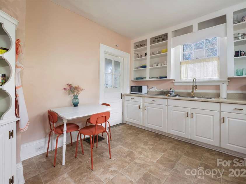 2039 Lanier Avenue, Charlotte, NC 28205.  MLS# CAR4261208, YatesRealty ID 14310. Unit 1 Kitchen
