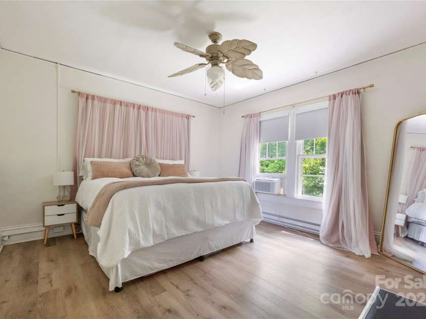 2039 Lanier Avenue, Charlotte, NC 28205.  MLS# CAR4261208, YatesRealty ID 14310. Unit 2 Bedroom