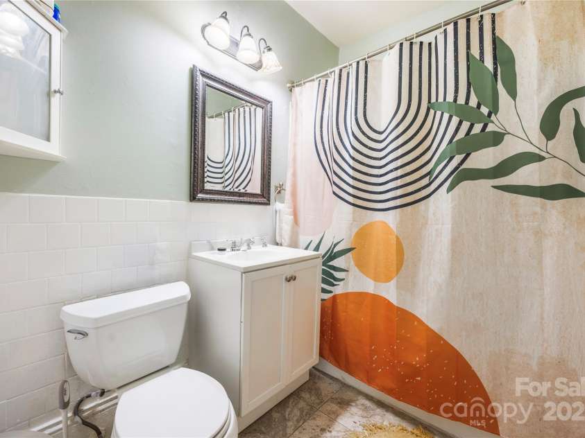 2039 Lanier Avenue, Charlotte, NC 28205.  MLS# CAR4261208, YatesRealty ID 14310. Unit 3 Bath