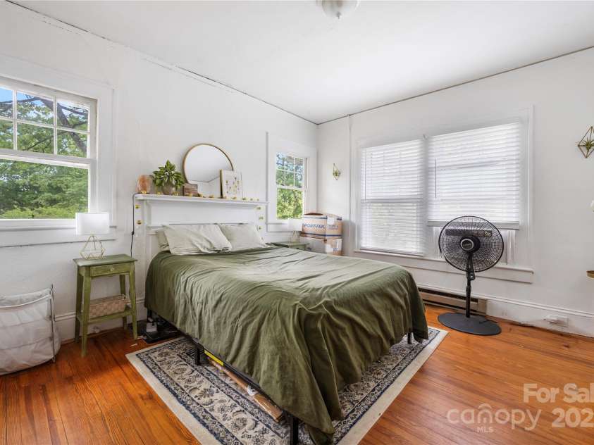 2039 Lanier Avenue, Charlotte, NC 28205.  MLS# CAR4261208, YatesRealty ID 14310. Unit 3 Bedroom