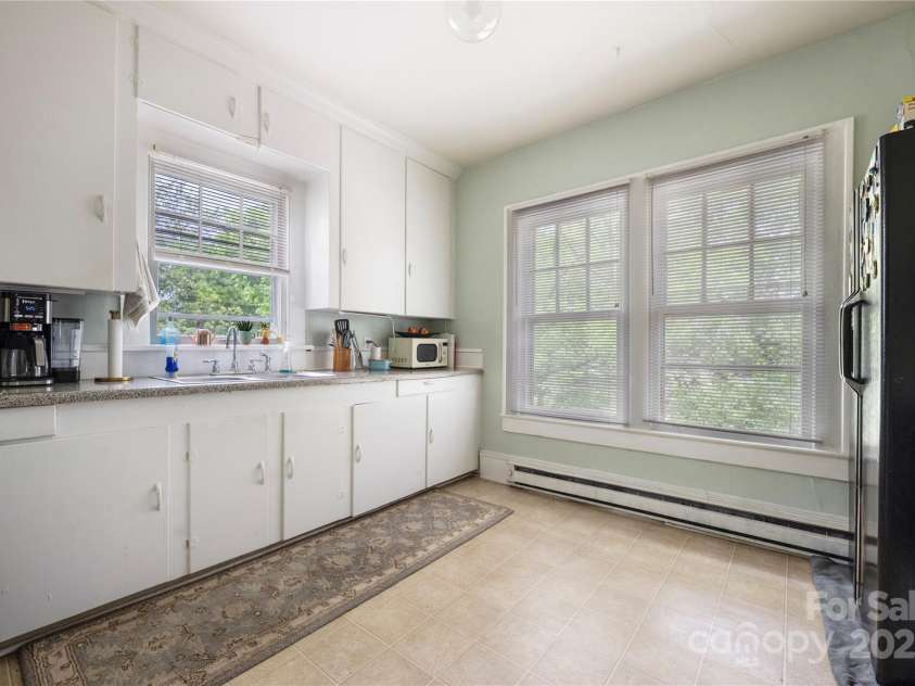 2039 Lanier Avenue, Charlotte, NC 28205.  MLS# CAR4261208, YatesRealty ID 14310. Unit 3 Kitchen