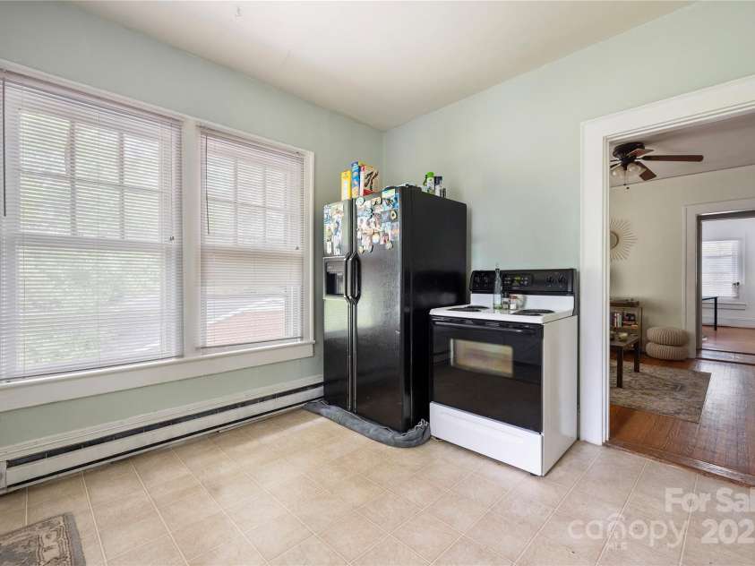 2039 Lanier Avenue, Charlotte, NC 28205.  MLS# CAR4261208, YatesRealty ID 14310. Unit 3 Kitchen