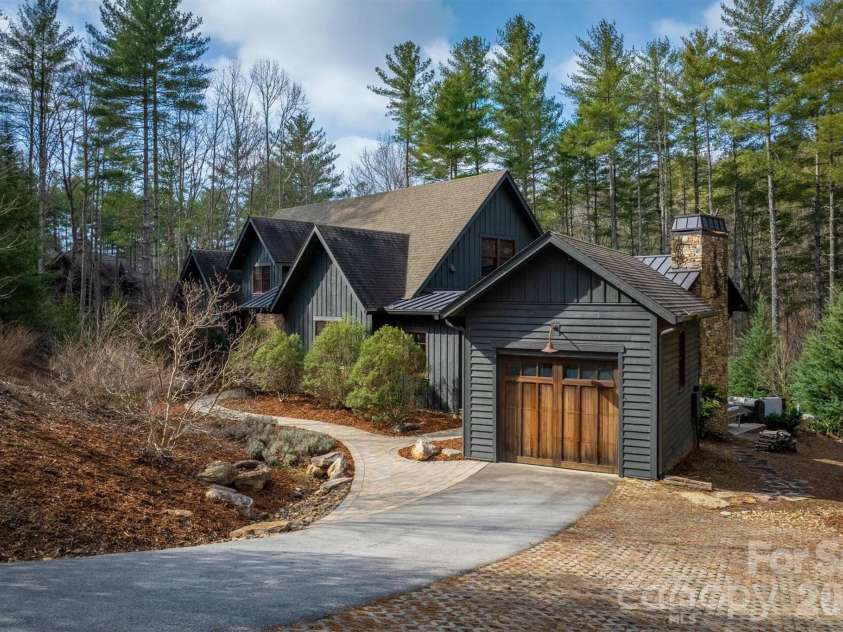 3201 Donahue Drive, Nebo, NC 28761.  MLS# CAR4351255, YatesRealty ID 14311. 
