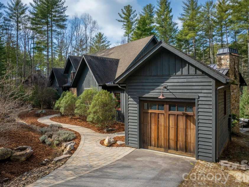 3201 Donahue Drive, Nebo, NC 28761.  MLS# CAR4351255, YatesRealty ID 14311. 