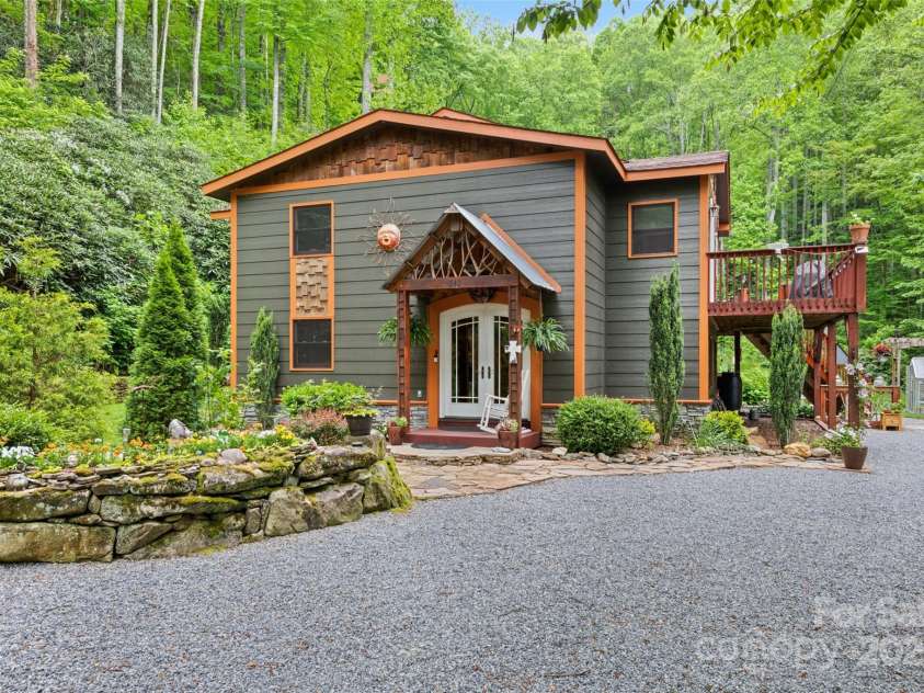 640 Pot Leg Road, Waynesville, NC 28785.  MLS# CAR4261225, YatesRealty ID 14312. 