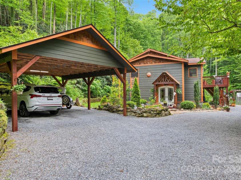 640 Pot Leg Road, Waynesville, NC 28785.  MLS# CAR4261225, YatesRealty ID 14312. 