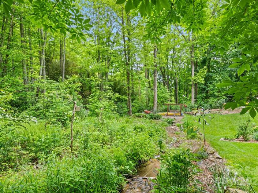 640 Pot Leg Road, Waynesville, NC 28785.  MLS# CAR4261225, YatesRealty ID 14312. 