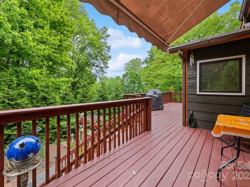 640 Pot Leg Road, Waynesville, NC 28785.  MLS# CAR4261225, YatesRealty ID 14312. 