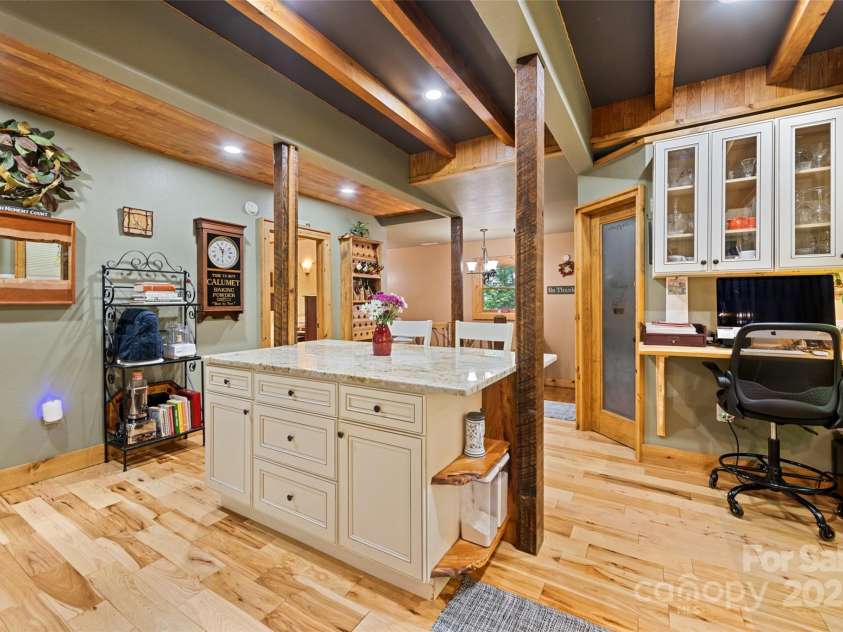 640 Pot Leg Road, Waynesville, NC 28785.  MLS# CAR4261225, YatesRealty ID 14312. 